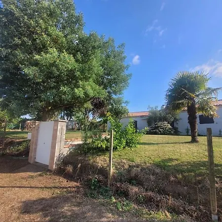 בית נופש Maison Avec Piscine Chauffee Et Bain Nordique *
