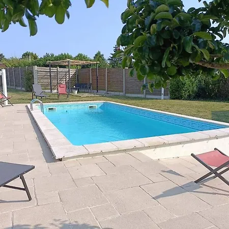 בית נופש Maison Avec Piscine Chauffee Et Bain Nordique *