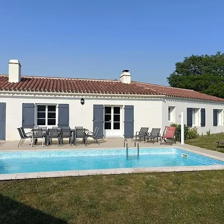 בית נופש Maison Avec Piscine Chauffee Et Bain Nordique *